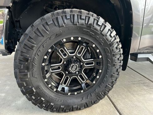 Used 2018 Toyota Tundra SR5 w/ TRD Off Road Package image 5