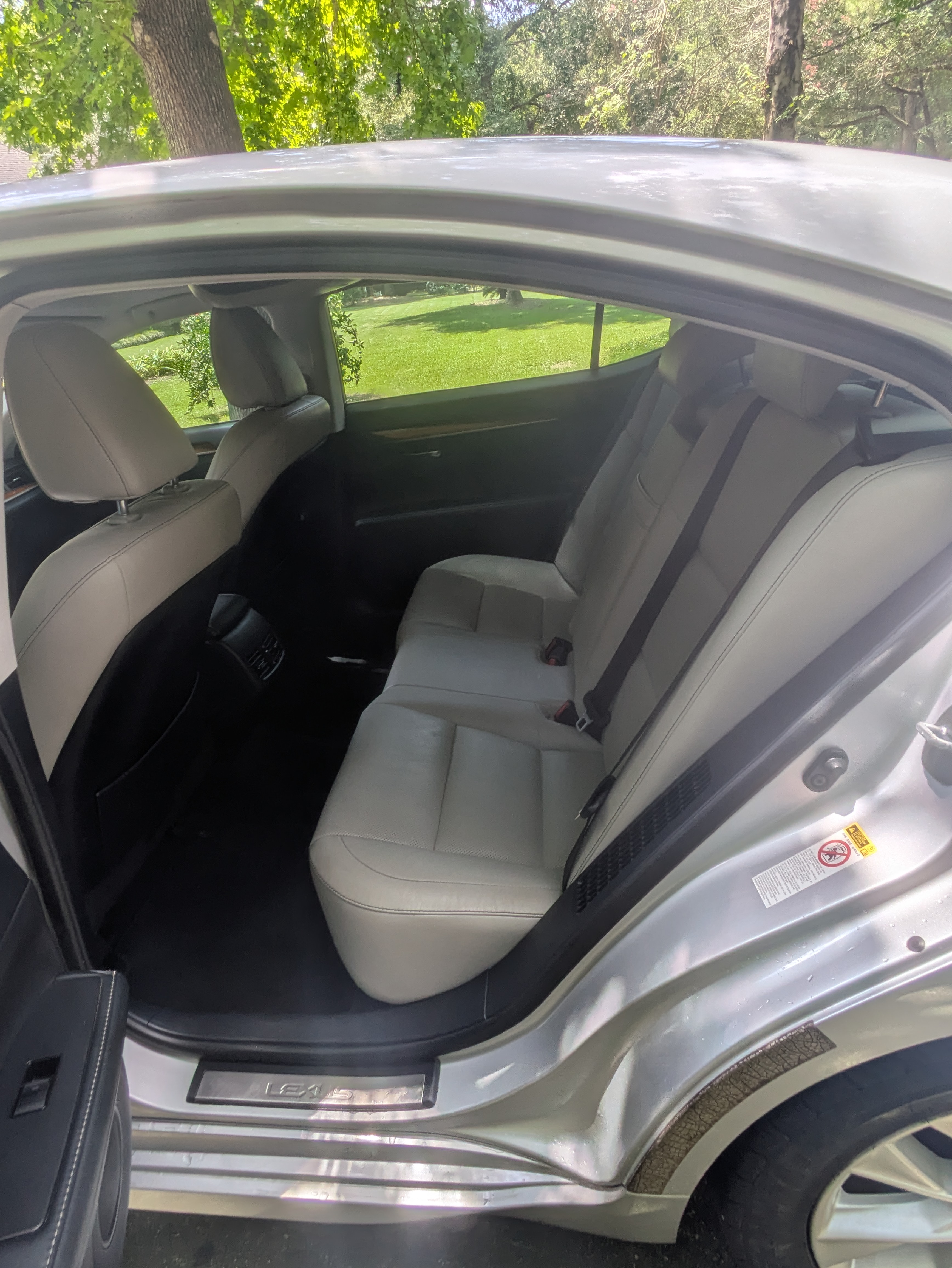 Used 2014 Lexus ES 300h w/ Luxury Package w/Bamboo Trim FWD image 8