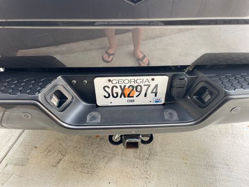 Used 2016 RAM 2500 Laramie w/ Sport Appearance Group image 4