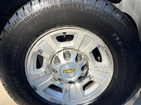 Used 2009 Chevrolet Suburban 2500 LT AWD/4WD image 18