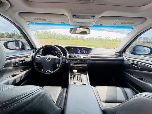 Used 2013 Lexus LS 460 w/ Comfort Pkg RWD image 13