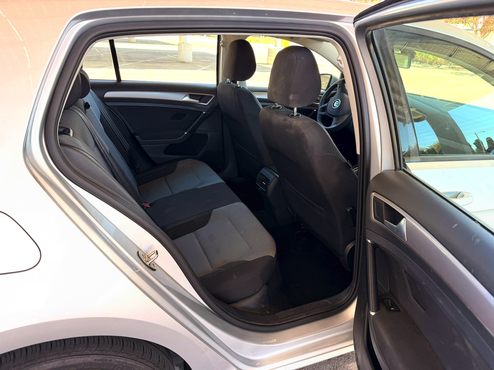 Used 2016 Volkswagen e-Golf SE FWD image 15