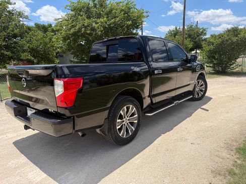 Used 2017 Nissan Titan SL RWD image 16