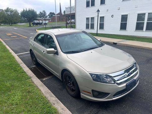 Used 2010 Ford Fusion SE FWD image 2