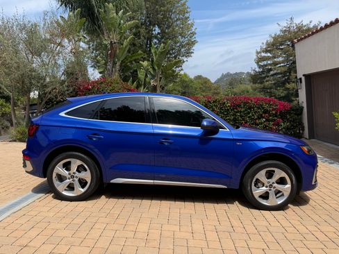 Used 2023 Audi Q5 2.0T Premium w/ Convenience Package AWD/4WD image 2