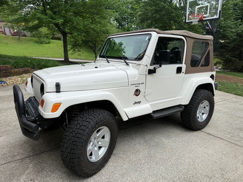 Used 2000 Jeep Wrangler Sahara AWD/4WD image 2