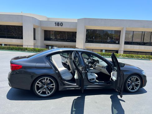 Used 2018 BMW M550i xDrive w/ Driving Assistance Package image 23