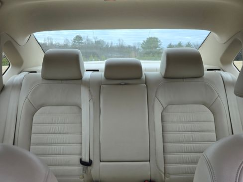 Used 2013 Volkswagen Passat TDI SEL Premium image 12