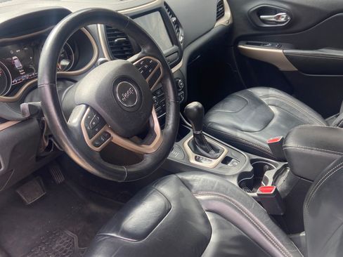 Used 2017 Jeep Cherokee Limited image 6