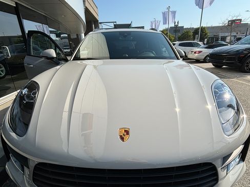 Used 2021 Porsche Macan AWD/4WD image 2