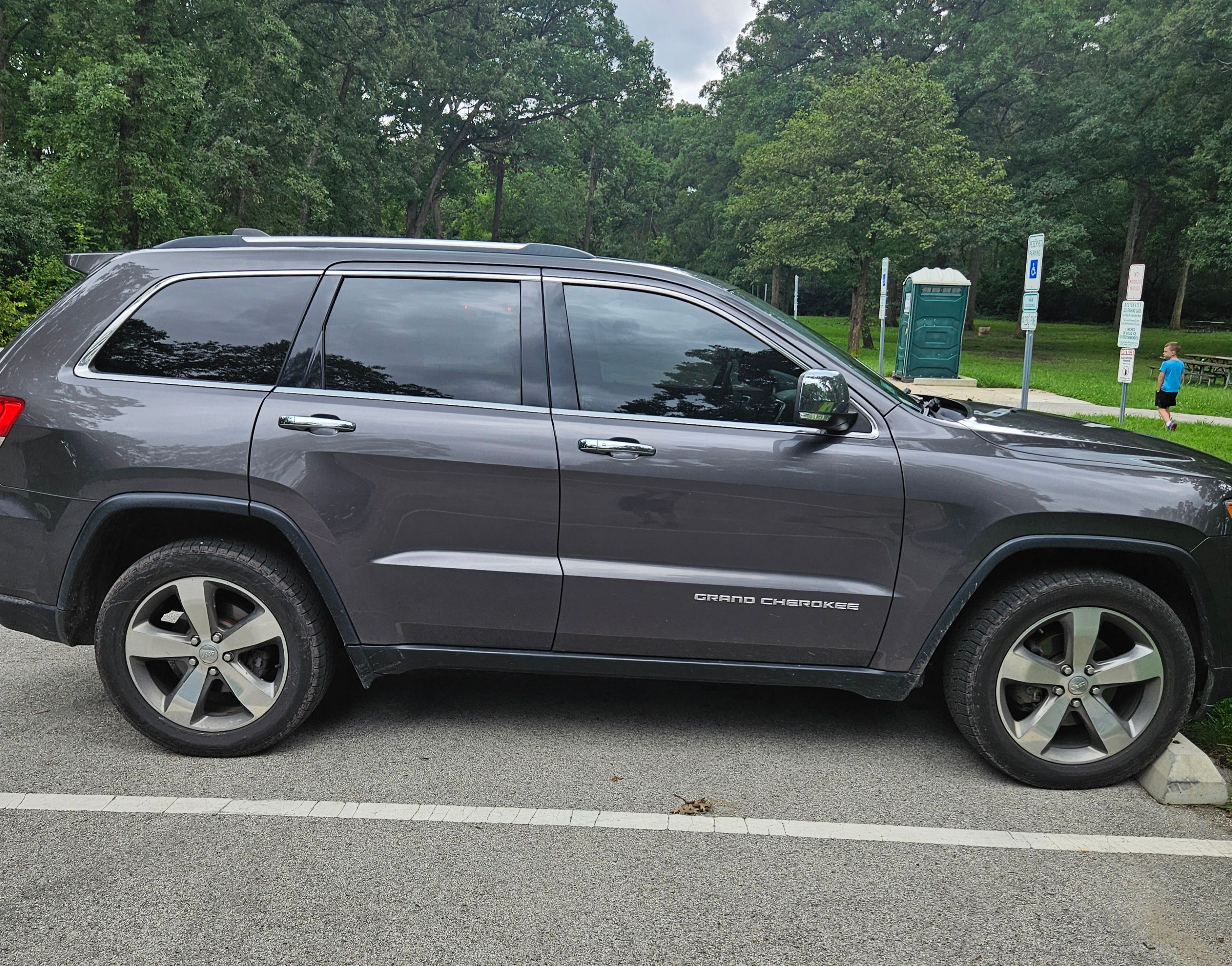 Used 2014 Jeep Grand Cherokee Limited w/ Trailer Tow Group IV AWD/4WD image 2