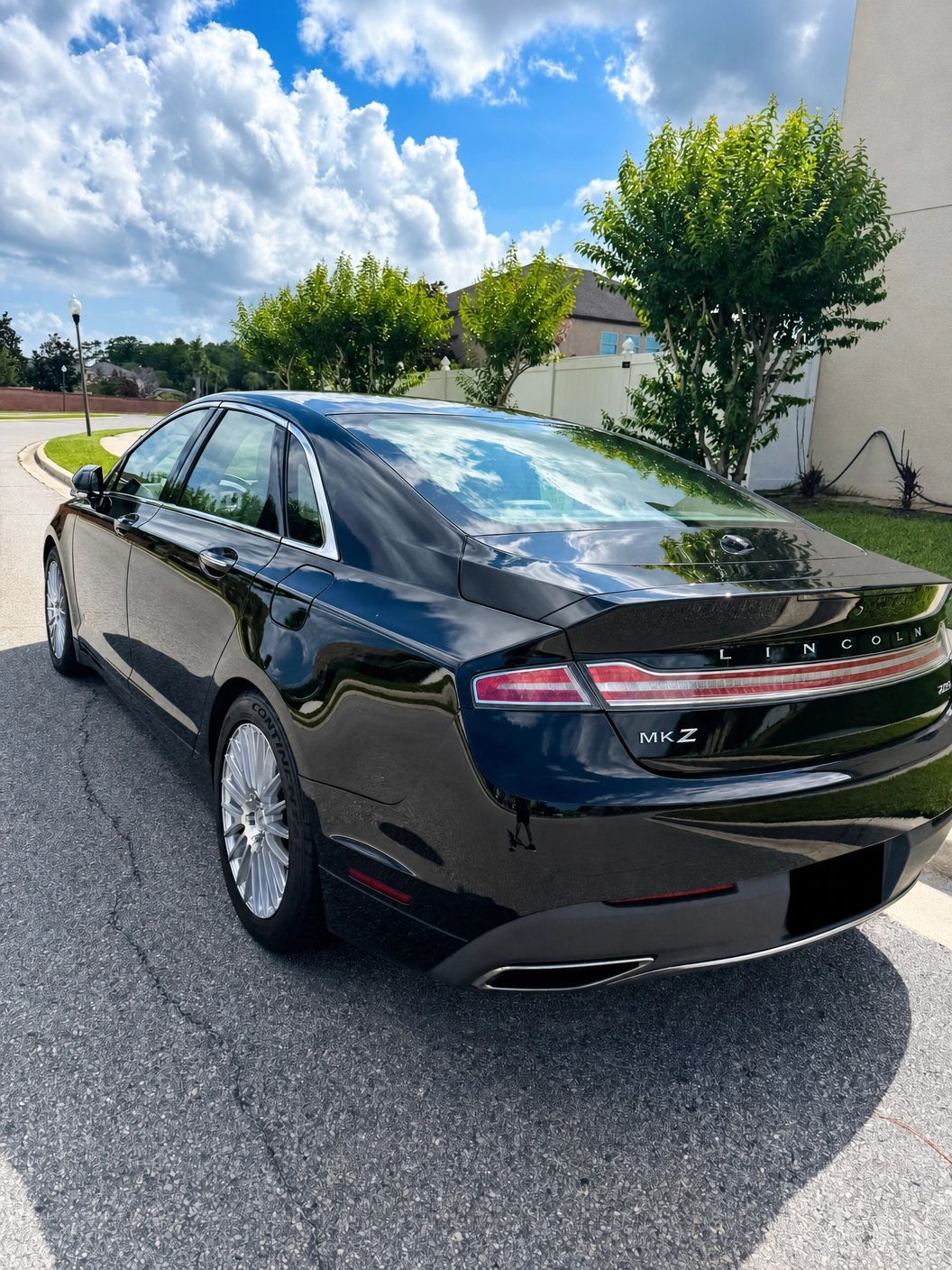 Used 2017 Lincoln MKZ Reserve FWD image 2