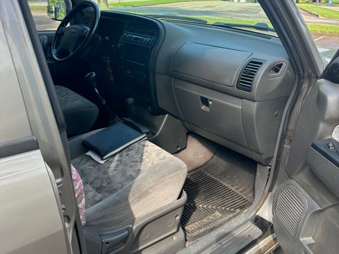 Used 2001 Isuzu Trooper S image 16