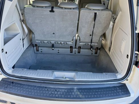 Used 2010 Dodge Grand Caravan SXT image 23