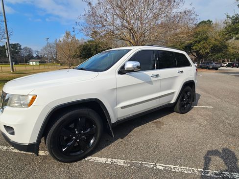 Used 2013 Jeep Grand Cherokee Limited w/ Luxury Group II image 5