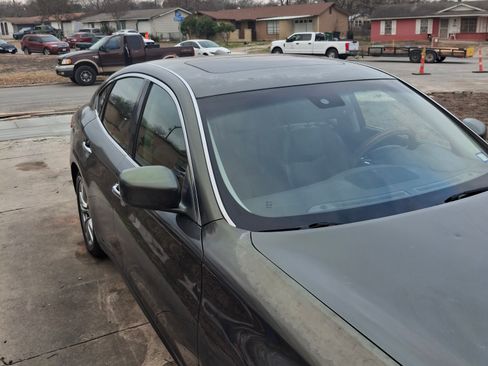 Used 2012 INFINITI M37 w/ Deluxe Touring Pkg image 11