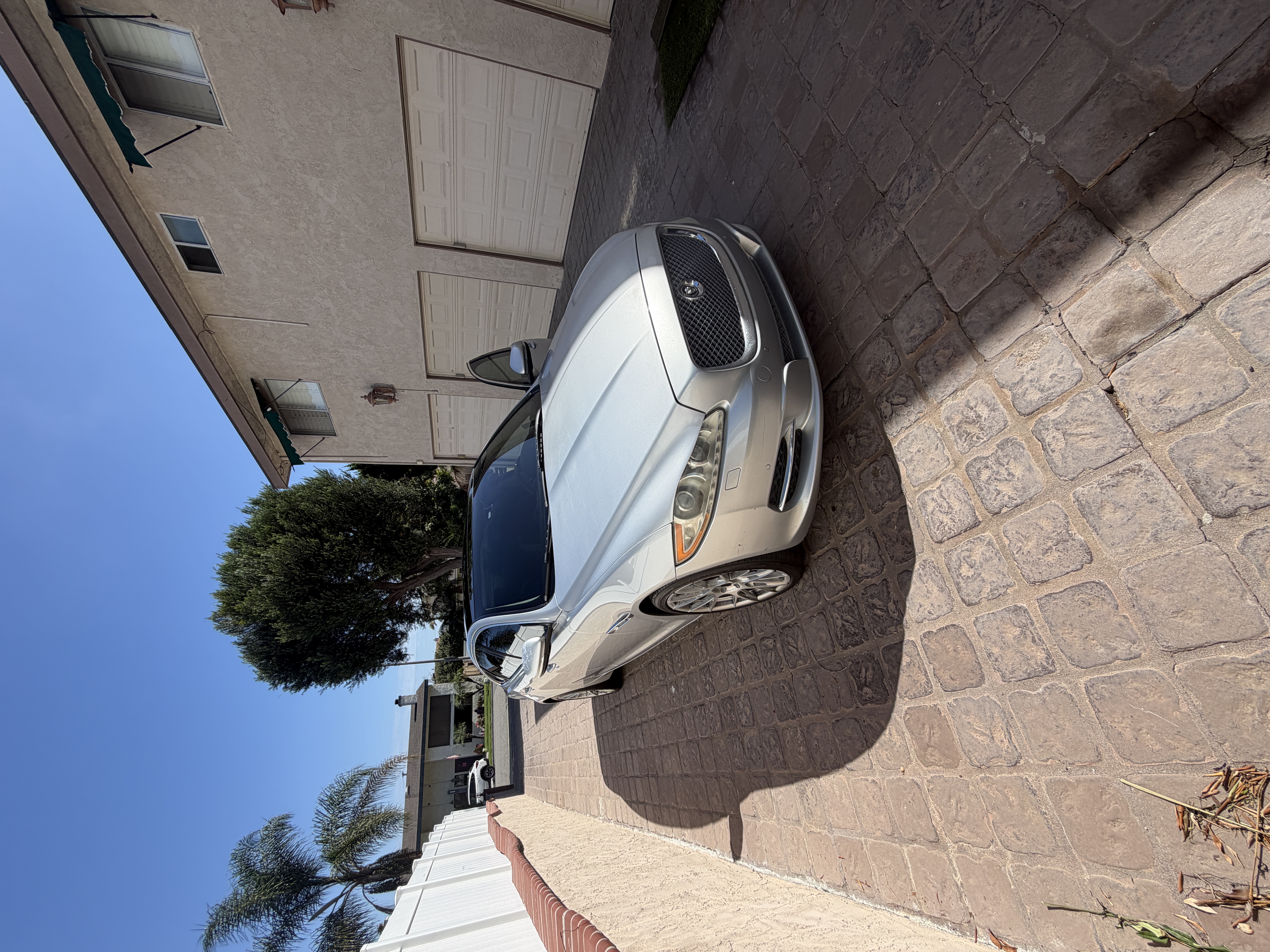 Used 2012 Jaguar XJ L RWD image 1