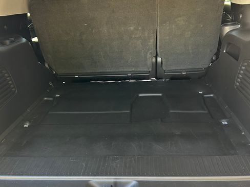 Used 2020 Chevrolet Tahoe 2WD w/ Remote Keyless Entry Package image 24