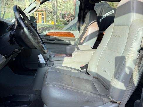 Used 2003 Ford F350 XLT image 1