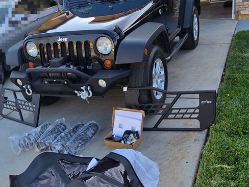 Used 2013 Jeep Wrangler Sport w/ Connectivity Group AWD/4WD image 15