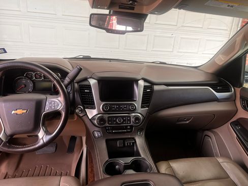 Used 2020 Chevrolet Suburban LT w/ Luxury Package image 15
