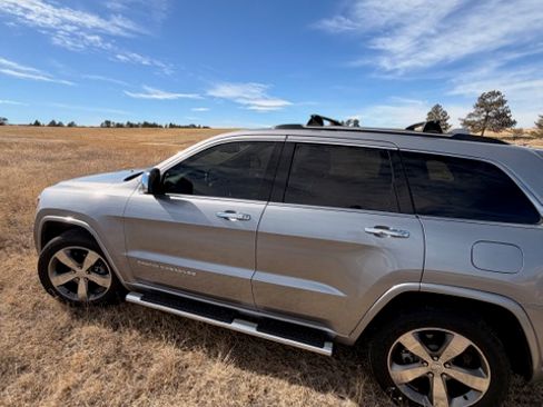 Used 2014 Jeep Grand Cherokee Overland w/ Advanced Technology Group image 2
