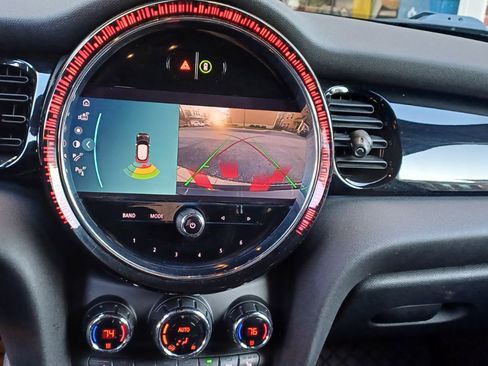 Used 2022 MINI Cooper 4-Door Hardtop image 12