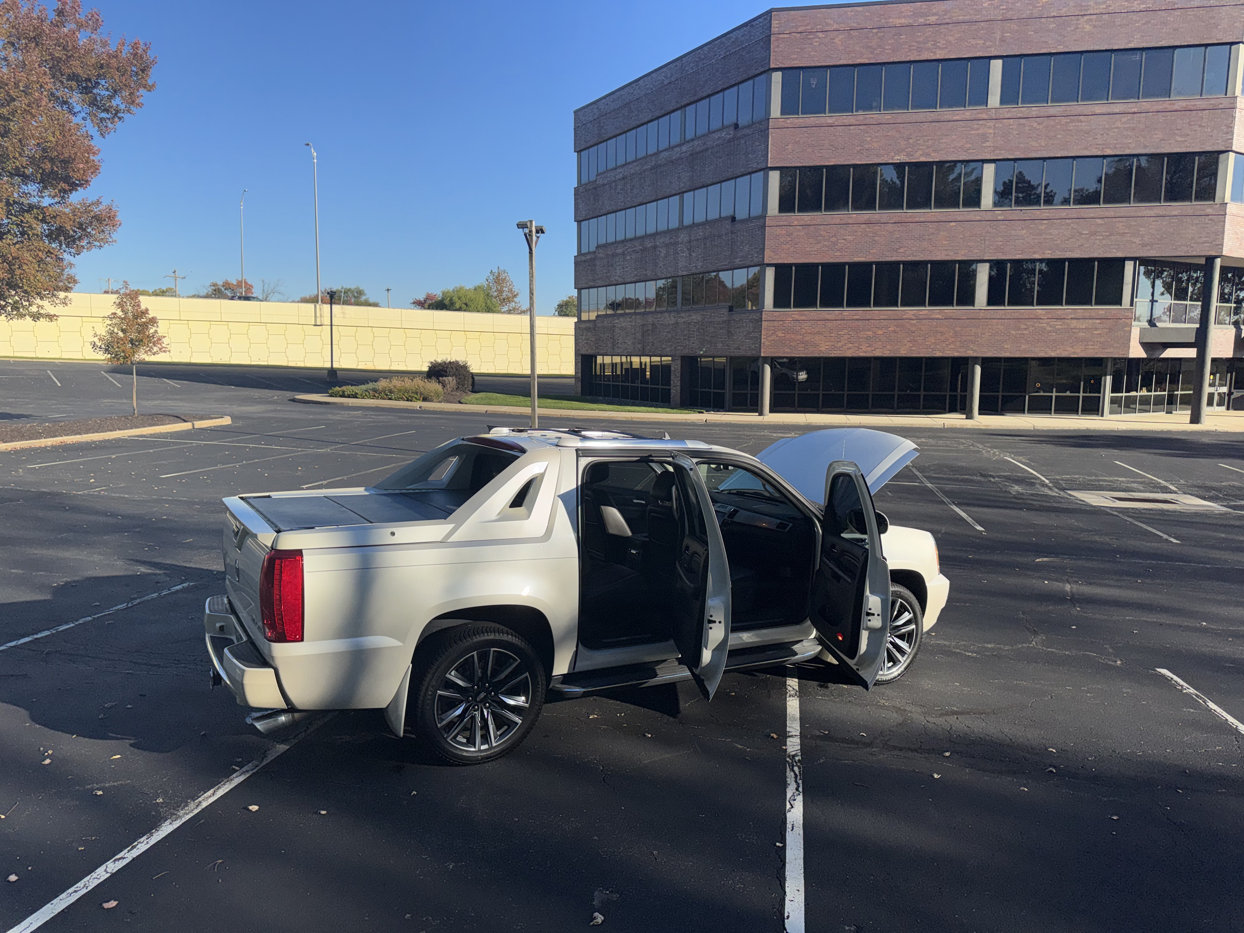 Used 2012 Cadillac Escalade EXT Luxury AWD/4WD image 14