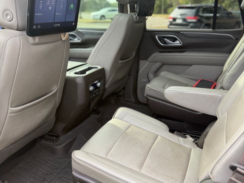 Used 2021 GMC Yukon SLT w/ SLT Luxury Plus Package image 7