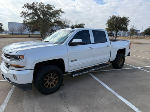 Used 2018 Chevrolet Silverado 1500 LT w/ Texas Edition image 5