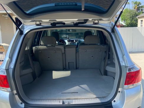Used 2013 Toyota Highlander Plus FWD image 6