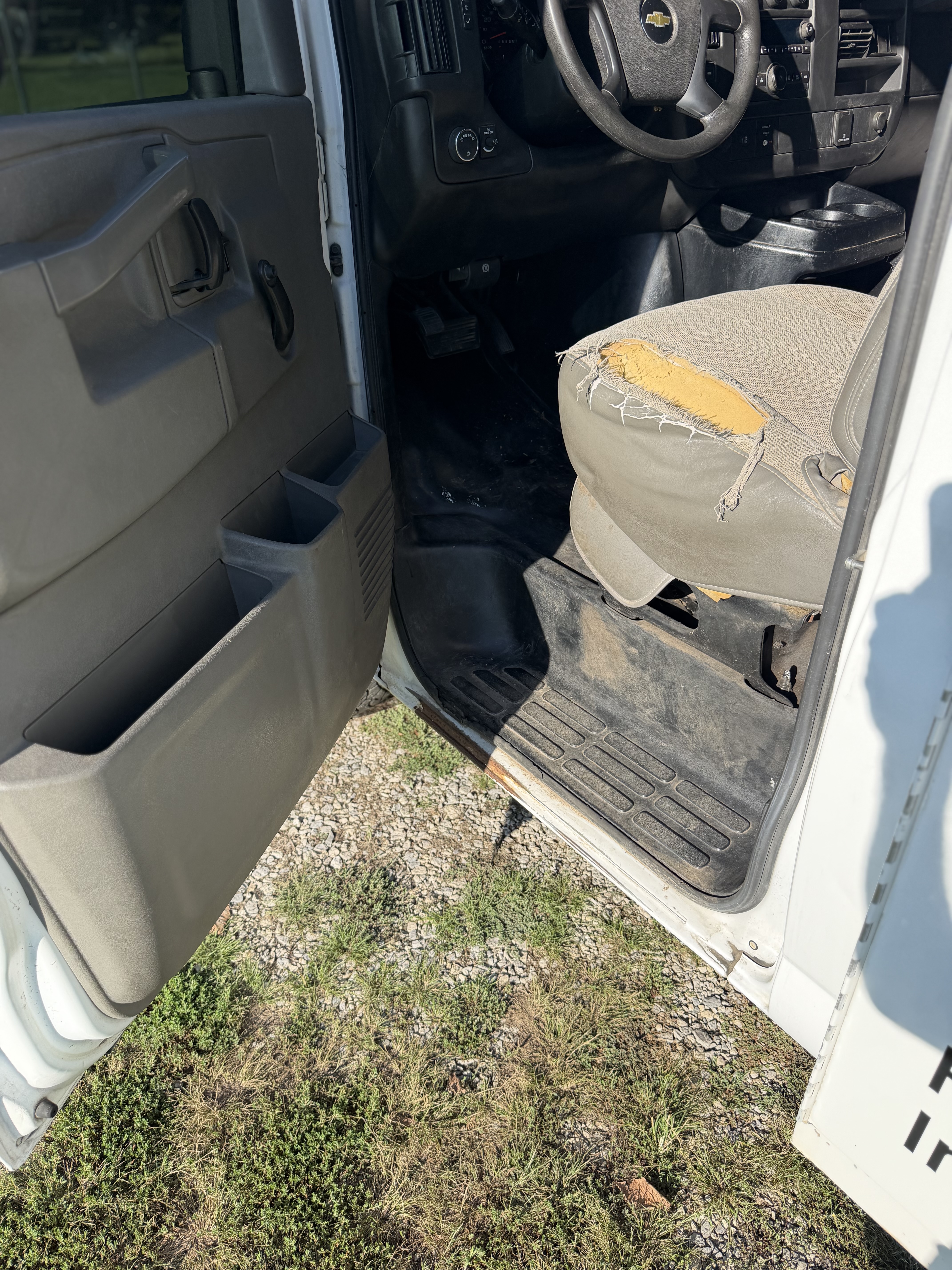 Used 2016 Chevrolet Express 3500 RWD image 13