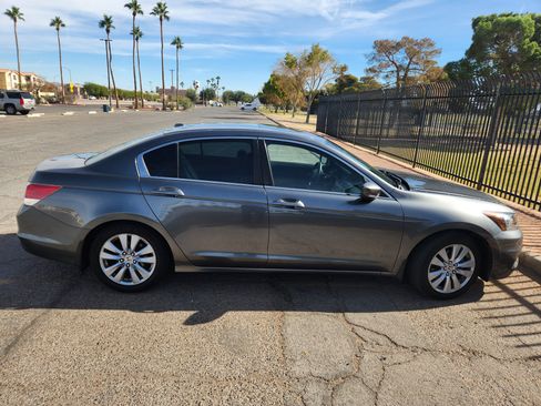 Used 2011 Honda Accord EX-L image 2
