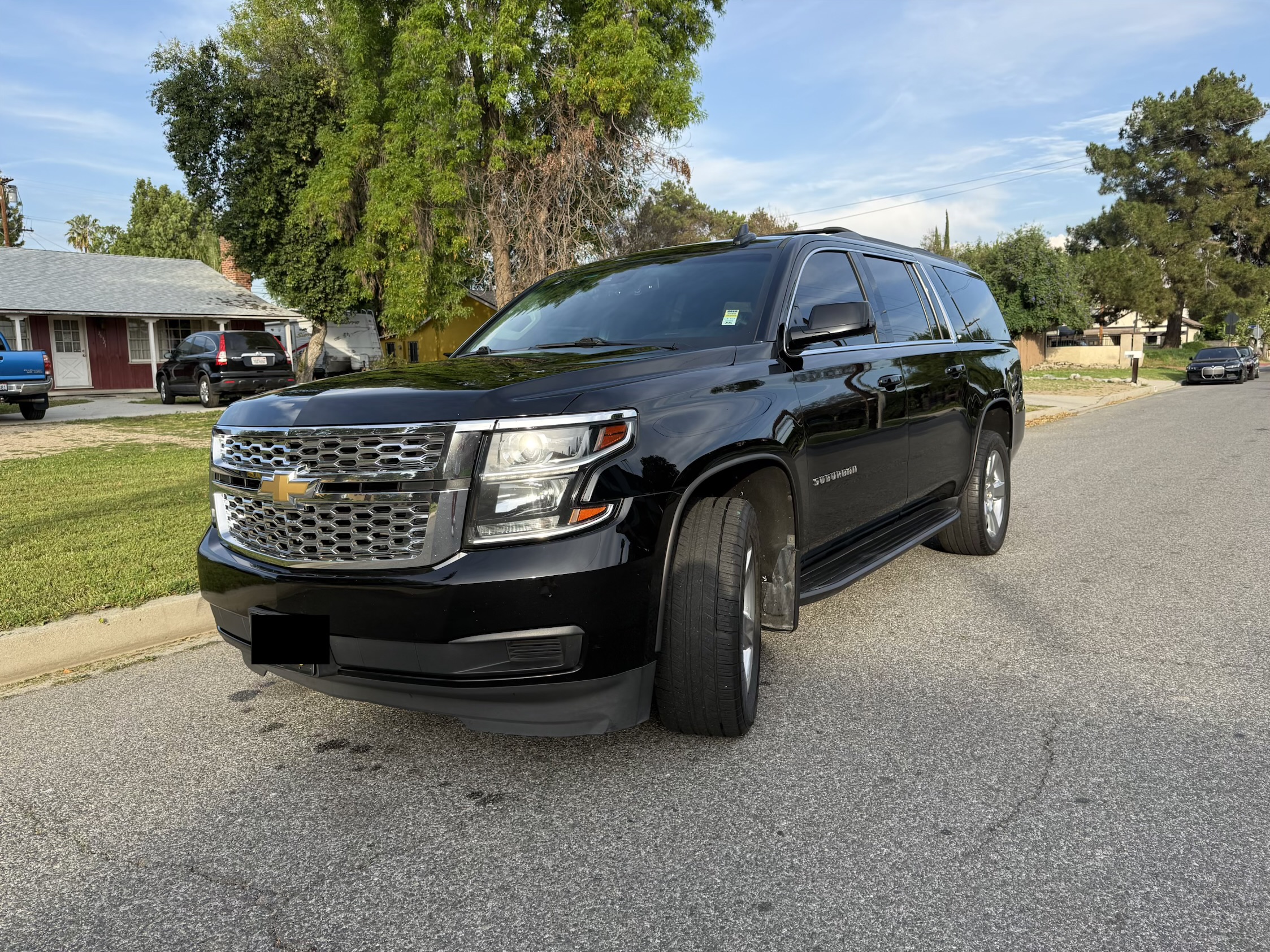 Used 2019 Chevrolet Suburban LT RWD image 1