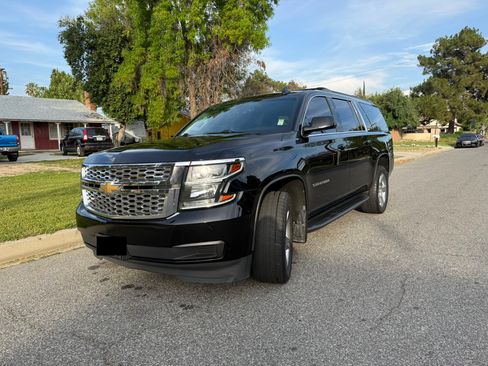 Used 2019 Chevrolet Suburban LT image 1