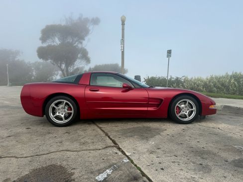 Used 2004 Chevrolet Corvette Coupe w/ Preferred Equipment Group RWD image 6