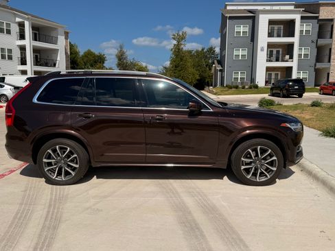 Used 2018 Volvo XC90 T6 Momentum w/ Convenience Package AWD/4WD image 1