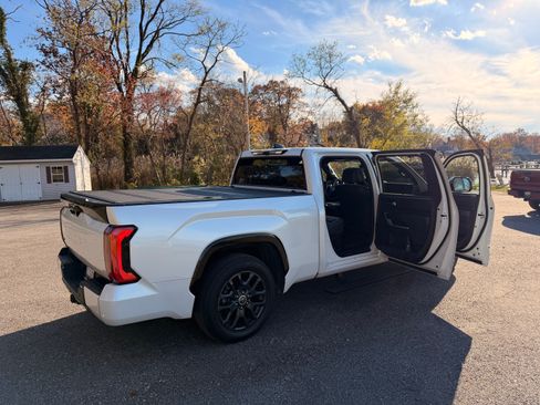 Used 2022 Toyota Tundra Platinum image 4