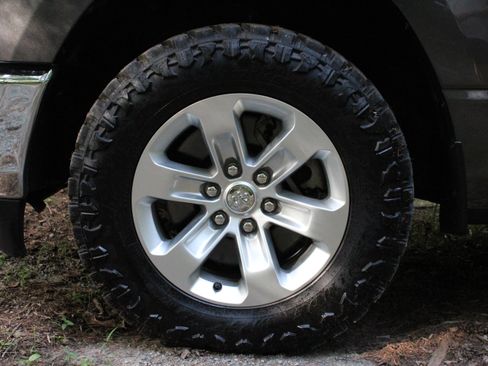 Used 2024 RAM 1500 Laramie AWD/4WD image 6
