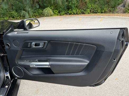 Used 2019 Ford Mustang Premium image 9