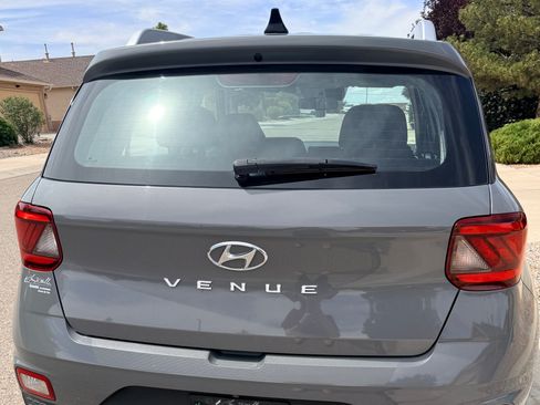 Used 2020 Hyundai Venue SEL FWD image 5