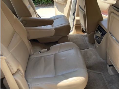 Used 2014 Chevrolet Tahoe LTZ RWD image 14