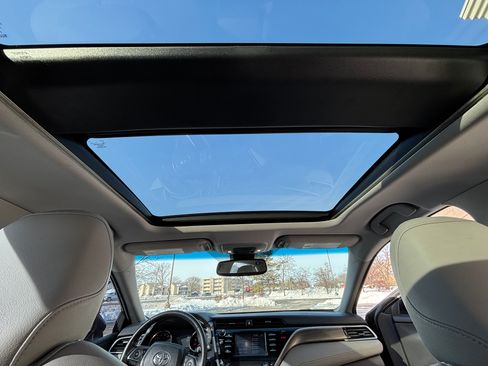 Used 2018 Toyota Camry XSE image 2