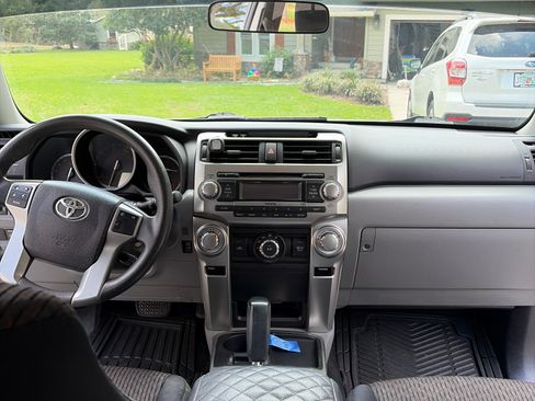 Used 2012 Toyota 4Runner SR5 w/ Convenience Pkg image 9