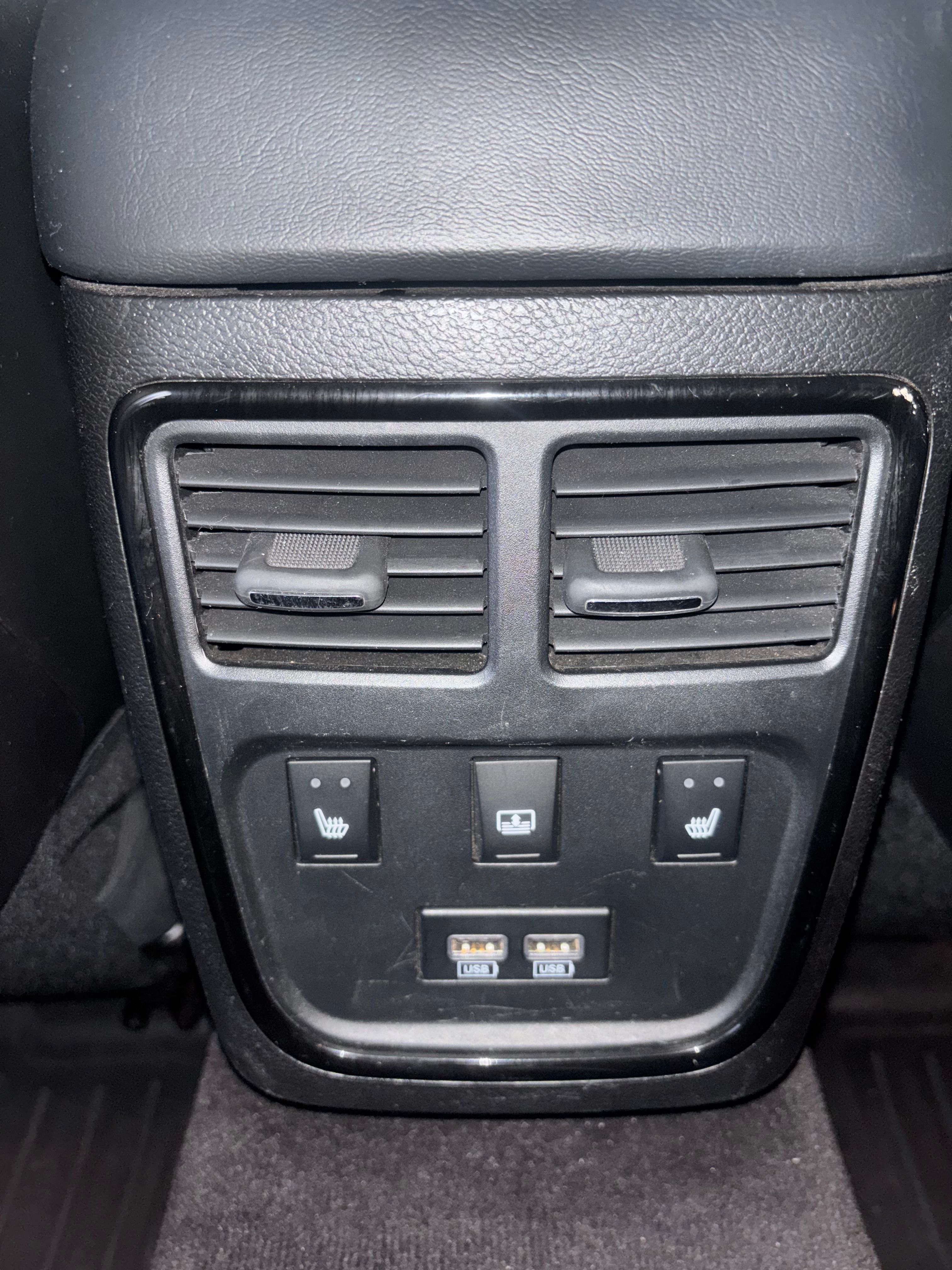 Used 2018 Chrysler 300 S w/ 300S Premium Group RWD image 9