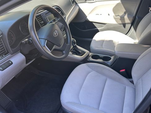 Used 2017 Hyundai Elantra SE image 5