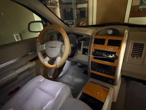 Used 2007 Chrysler Aspen Limited image 11