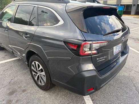 Used 2023 Subaru Outback Premium AWD/4WD image 12