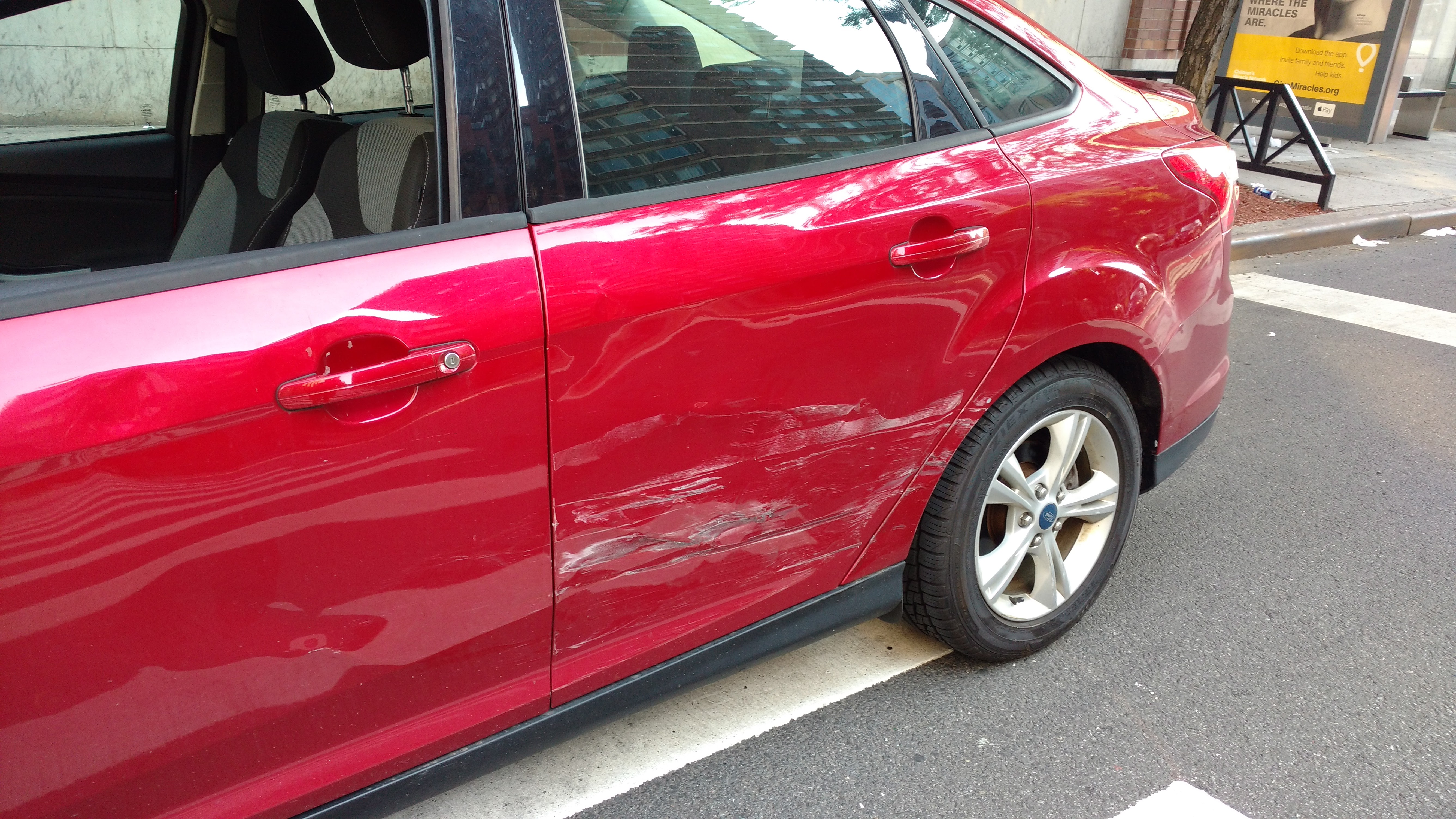 Used 2012 Ford Focus SE w/ SE Sport Pkg FWD image 5