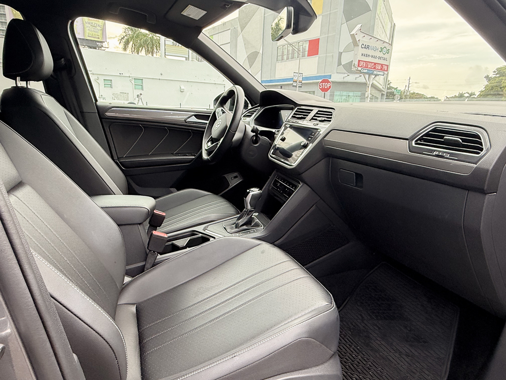 Used 2024 Volkswagen Tiguan SE R-Line FWD image 17